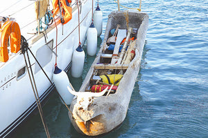 Το μονόξυλο σκάφος στο λιμάνι του Ηρακλείου