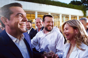 Θερμή υποδοχή στο Μέγαρο για τον Αλέξη Τσίπρα