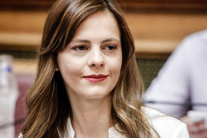 Η κα Έφη Αχτσιόγλου