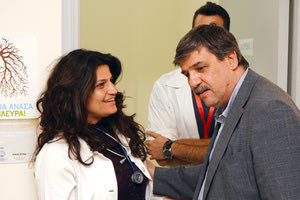 Στιγμιότυπο από την επίσκεψη του κ. Ξανθού στις ΤΟΜΥ του Ηρακλείου