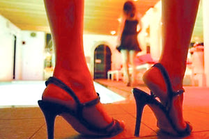 στους οίκους ανοχής