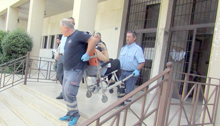 Η μάρτυρας στη δίκη Γιακουμάκη έχασε τις αισθήσεις της και μεταφέρθηκε με ασθενοφόρο στο νοσοκομείο