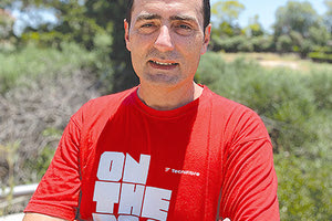 ο κ. Γιώργος Γαρίνης, καθηγητής του Τμήματος Βιολογίας του Πανεπιστήμιου Κρήτης και συνεργαζόμενο μέλος ΔΕΠ του Ινστιτούτου Μοριακής Βιολογίας και Βιοτεχνολογίας του ΙΤΕ