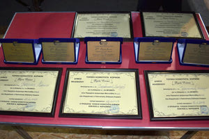 Η απονομή των βραβείων κατά τη διάρκεια της εκδήλωσης «Γιορτή Μαντινάδας στις Κορφές»