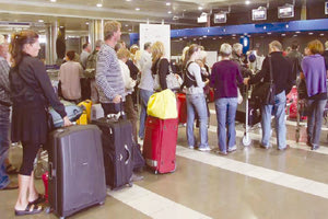 επιβάτες στο αεροδρόμιο Ηρακλείου “Νίκος Καζαντζάκης”