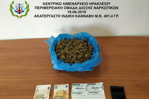 Αποβιβάστηκε με μισό κιλό χασίς