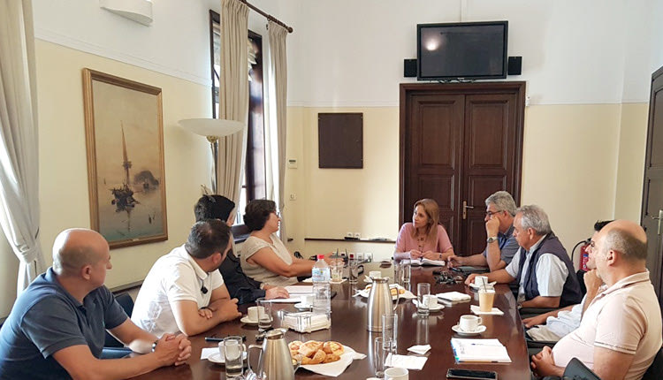 Η συντονίστρια Μαρία Κοζυράκη και το προσωπικό της αρμόδιας Διεύθυνσης Αγροτικών Υποθέσεων της Αποκεντρωμένης Διοίκησης Κρήτης