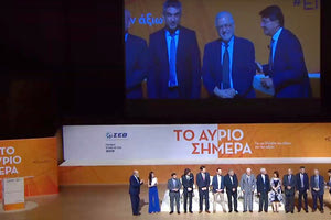 Στην εθνική ενδεκάδα οργανισμών και επιχειρήσεων που προτείνονται από τον ΣΕΒ ως πρότυπα για τη χώρα, συγκαταλέγεται και το Κέντρο Ανοικτών Διαδικτυακών Μαθημάτων Mathesis των Πανεπιστημιακών Εκδόσεων Κρήτης