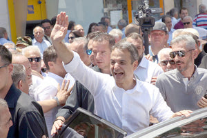 Θερμή υποδοχή επεφύλαξαν οι Ηρακλειώτες στον κ. Μητσοτάκη