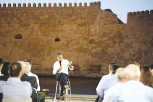 Με φόντο τον Κούλε μίλησε ο κ. Μητσοτάκης