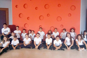 Η  παράσταση της παιδικής θεατρικής σκηνής της Ομάδας Γυναικών Μοιρών μέγεψε μικρούς και μεγάλους 