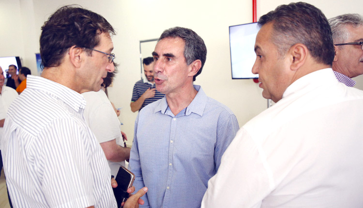ο πρύτανης του Ιδρύματος, κ. Νίκος Κατσαράκης, και τα μέλη ΔΕΠ