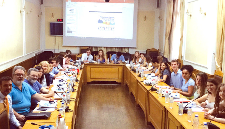 μαθητές και καθηγητές του ιστορικού σχολείου King School της Νέας Υόρκης που επισκέφθηκαν την Περιφέρεια Κρήτης