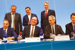 υπογραφή των συμβάσεων για την έναρξη ερευνών κι εκμετάλλευσης υδρογονανθράκων στις θαλάσσιες περιοχές δυτικά και νοτιοδυτικά της Κρήτης