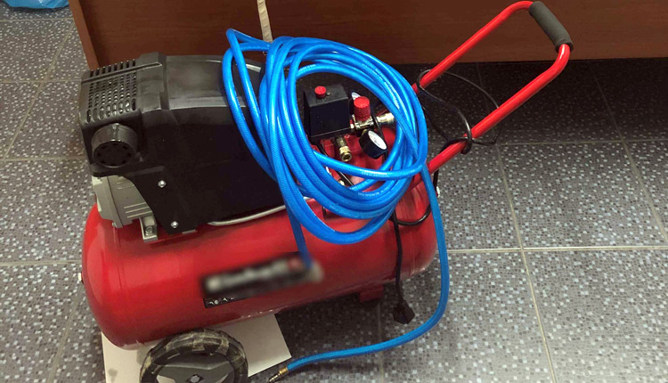 Πιεστικό αέρα το φούσκωμα συσκευασιών που περιείχαν αέριο γέλιου