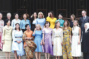 οι “πρώτες κυρίες” των ισχυρών του κόσμου που είχαν συγκεντρωθεί για να συζητήσουν ακανθώδη ζητήματα είναι αυτές που εντυπωσίασαν