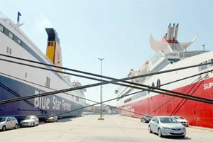 δεμένα πλοία - απεργία