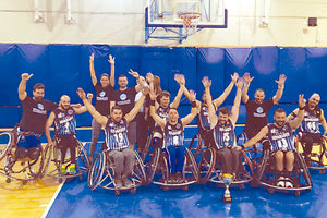 Η ομάδα του ΑΣΚΑ Ηρακλείου πανηγυρίζει τον τίτλο και την άνοδο στην Α1 κατηγορία μπάσκετ με αμαξίδιο