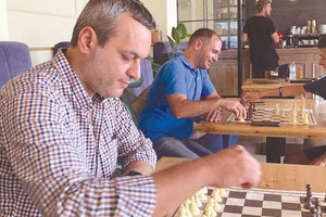 επίσκεψη στις εγκαταστάσεις του «Ηράκλειο» Ο.Α.Α. στάθηκε η αφορμή για τον υποψήφιο βουλευτή Ηρακλείου του ΣΥΡΙΖΑ -Προοδευτική Συμμαχία Χάρη Μαμουλάκη και η αγάπη του για το σκάκι