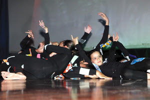 παράσταση ενός υπερθεάματος εικόνας, ήχου, video, χορού που πραγματοποιήθηκε στην κατάμεστη αιθουσα του κινηματογράφου “Αστορια” από τη σχολή χορού ArteBallet