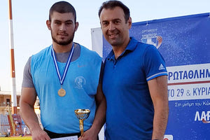 Ο Κονιαράκης του Πήγασου με τον προπονητή του κ. Αραμπατζή