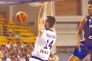 Ο Στράτος Βουλγαρόπουλος της Εθνικής ομάδας μπασκετ εφήβων στα προημιτελικά του Παγκοσμίου πρωταθλήματος U19