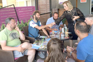 ΘΕΑΝΩ ΒΡΕΝΤΖΟΥ: Από την περιοδεία στις Μεσαμπελιές