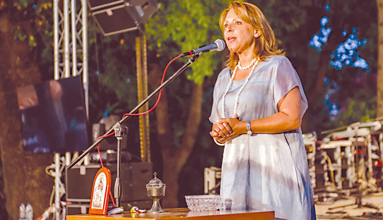 Στο βήμα η Πρόεδρος Κ.Ε.ΔΗ.Ρ., κα Πέπη Μπιρλιράκη