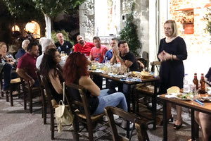 H υποψήφια βουλευτής της Ν.Δ κα. Θεανώ Βρέντζου –Σκορδαλάκη κατά τη διάρκεια της επίσκεψή της στην Πόμπια