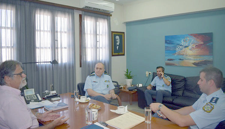 ΑΓΙΟΣ ΝΙΚΟΛΑΟΣ: Aστυνομικό εγχειρίδιο για τους σκύλους που έγραψε ο αστυνομικός διευθυντής κ. Νίκος Χρυσάκης