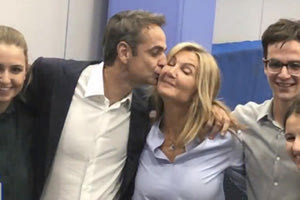 Παρέα με την οικογένειά του ο Κυριάκος παρακολούθησε τα αποτελέσματα των εθνικών εκλογώ