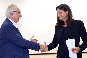 η παράδοση - παραλαβή στο Υπουργείο Παιδείας