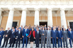 Η κλασική «οικογενειακή φωτογραφία» του Υπουργικού Συμβουλίου