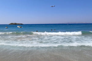 Στο χωριό με τους συγγενείς  και στην παραλία με φίλους