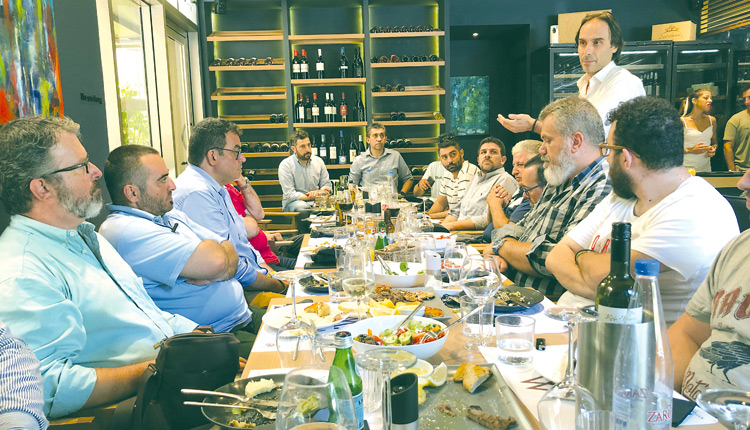 ο εκτελεστικός διευθυντής της ΠΑΕ ΟΦΗ Ηλίας Πουρσανίδης, στο γεύμα που παρέθεσε χθες η διοίκηση στους αθλητικούς συντάκτες των τοπικών Μέσων