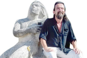 Ο ΓΑΛΛΟΣ ΓΛΥΠΤΗΣ YAZZ ΜΙΛΑ ΣΤΗΝ “Π”