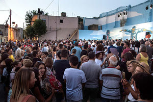 Σε μια τεράστια σκηνή μεταμορφώθηκε  το χωριό της Μυρτιάς για το διήμερο στο ταξίδι... για Κίνα