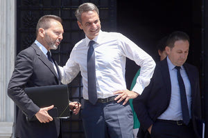 Από τη συνάντηση του κ. Στουρνάρα με τον πρωθυπουργό στο Μαξίμου