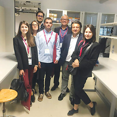 Από ξενάγηση Ελλήνων επιστημόνων στο Geneva Genome Center, όπου είναι διευθυντής δρ. Μανώλης Δερμιτζάκης