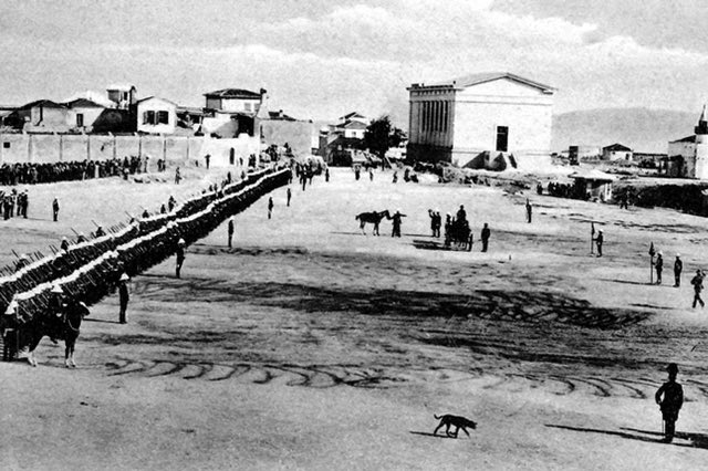 ΦΩΤΟ ΗΜΕΡΑΣ: Παρέλαση στις Τρεις Καμάρες