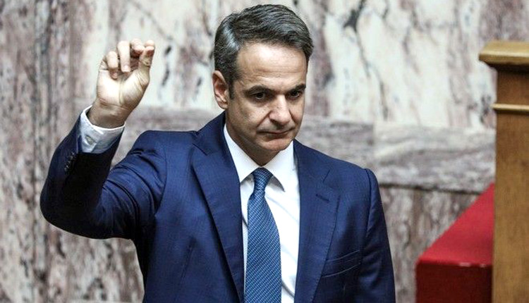 Με θρησκευτικό όρκο, σε αντίθεση με τον Αλέξη Τσίπρα, ορκίστηκε ο Κυριάκος Μητσοτάκης