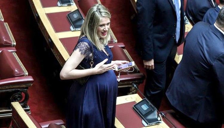 Τον όγδοο μήνα εγκυμοσύνης διανύει η βουλευτής Άννα Ευθυμίου