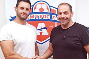 O Koυντούρης με τον παράγοντα του Αλμυρού κ. Σταματάκη