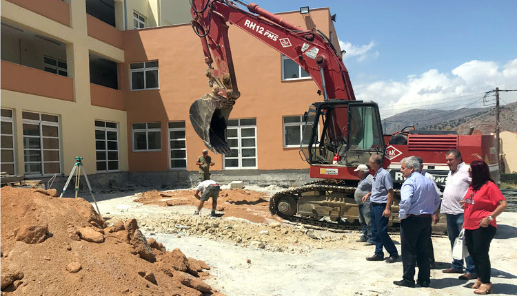 Στα έργα του νέου Δημοτικού Σχολείου Γαζίου ο Κ. Μαμουλάκης