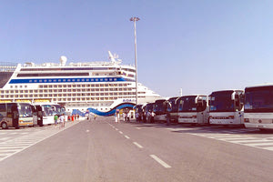 Κρουαζιερόπλιο - λεοφωρια στο λιμάνι του Ηρακλείου