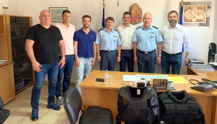 Η Ένωση Αστυνομικών Υπαλλήλων Ν. Λασιθίου προέβη στην παράδοση 22 προστατευτικών θωράκων