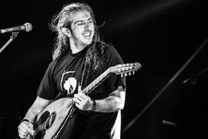 Ο Γιάννης Χαρούλης