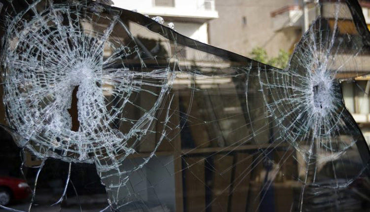 «γαζώθηκε» η τζαμαρία ενός ξενοδοχείου στις Καλύβες Αποκορώνου