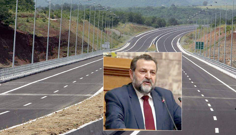 Συγκεκριμένα ερωτήματα για τον βόρειο οδικό άξονα θέτει ο Βασίλης Κεγκέρογλου.