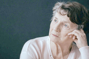 Γιατί κινδυνεύουν περισσότερο οι γυναίκες από το αλτσχάιμερ